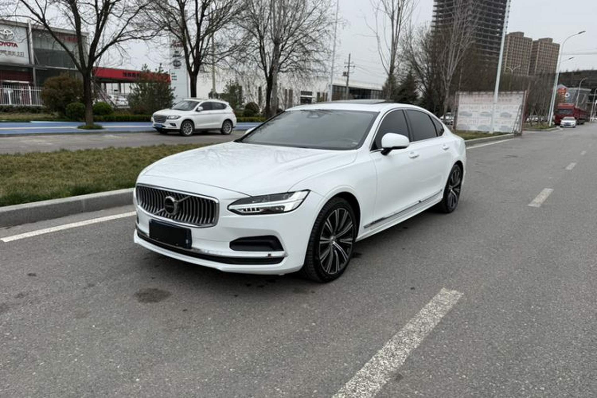 Used Volvo S90 2025 B5 Zhiyuan Luxury Edition Front Left 45 Deg