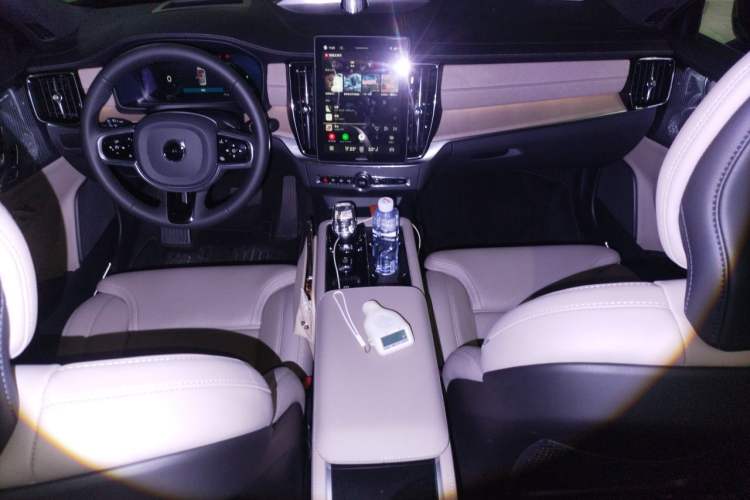 Used Volvo S90 2026 B5 Zhiya Luxury Edition Center Console
