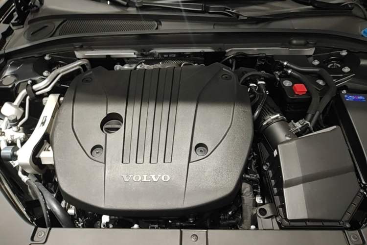 Used Volvo S90 2026 B5 Zhiyuan Luxury Edition Engine Bay