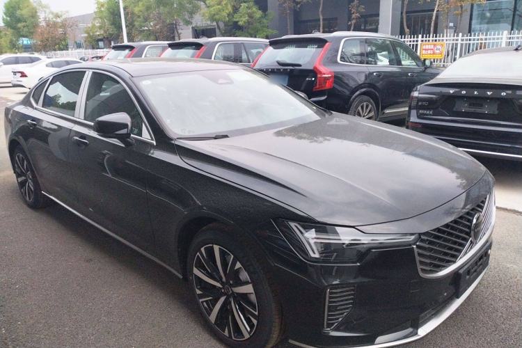 Used Volvo S90 2026 B5 Zhiyi Luxury Edition Exterior 3