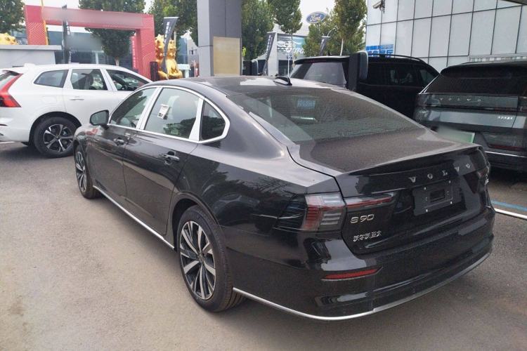 Used Volvo S90 2026 B5 Zhiyi Luxury Edition Exterior 4