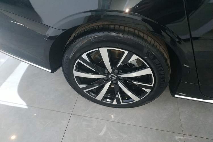 Used Volvo S90 2026 B5 Zhiyi Luxury Edition Exterior 5