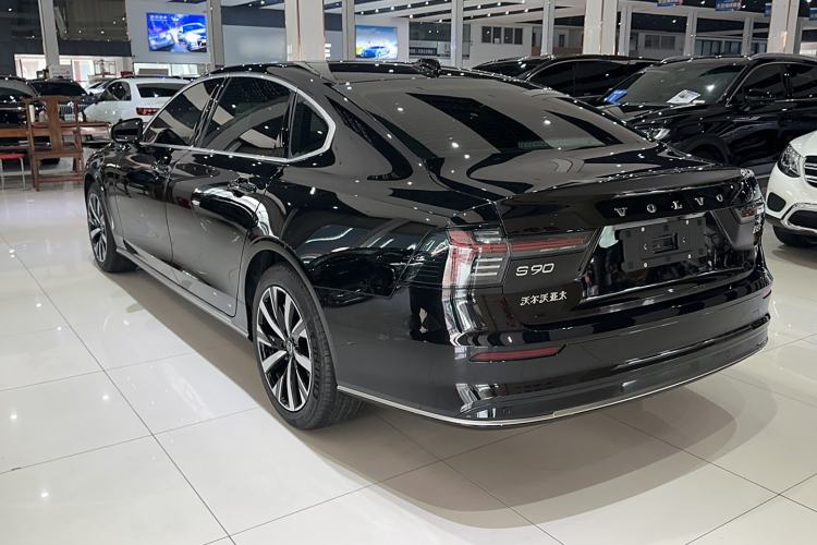 Used Volvo S90 2026 B5 Zhiyi Luxury Edition Exterior 6