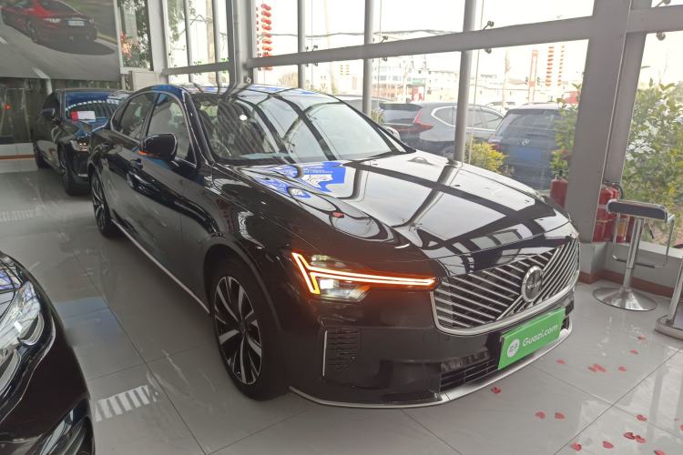 Used Volvo S90 2026 B5 Zhiyi Luxury Edition Front Right 45 Deg