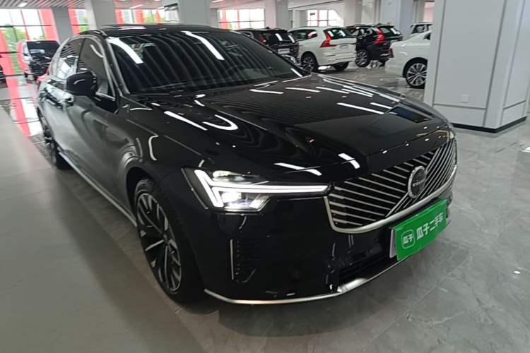 Used Volvo S90 2026 B5 Zhiyuan Luxury Edition Front Right 45 Deg