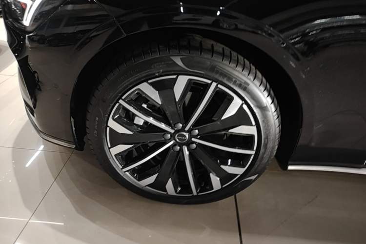 Used Volvo S90 2026 B5 Zhiyuan Luxury Edition Left Front Wheel Hub