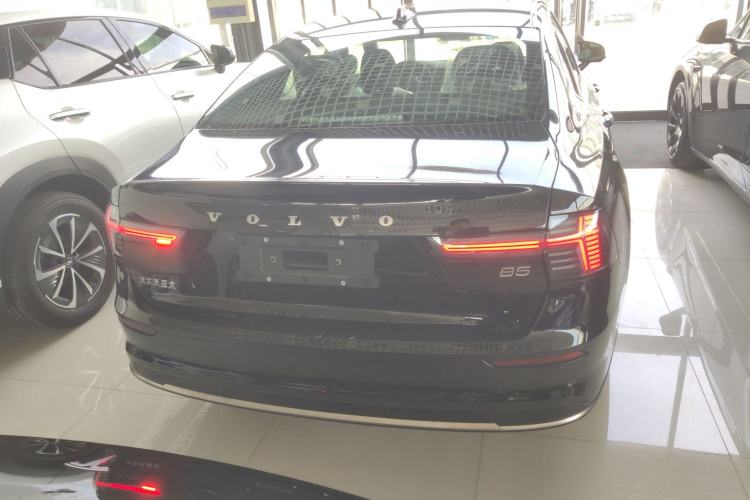 Used Volvo S90 2026 B5 Zhiyi Luxury Edition Rear