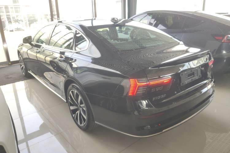 Used Volvo S90 2026 B5 Zhiyi Luxury Edition Rear Left 45 Deg