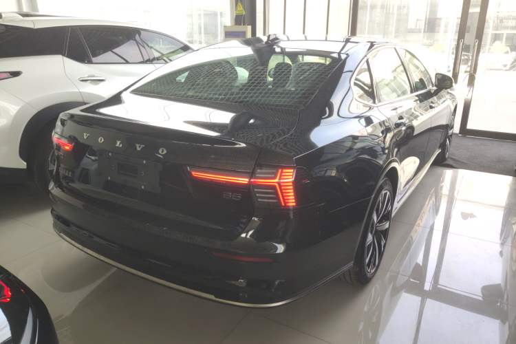 Used Volvo S90 2026 B5 Zhiyi Luxury Edition Rear Right 45 Deg