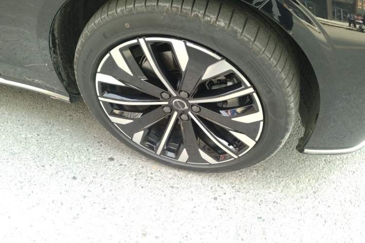 Used Volvo S90 2026 B5 Zhiyuan Luxury Edition Right Front Wheel Hub