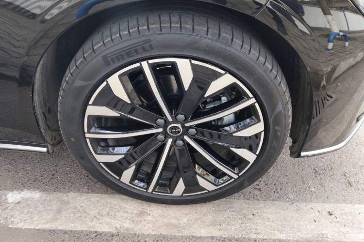 Used Volvo S90 2026 B5 Zhiyuan Luxury Edition Right Front Wheel Hub