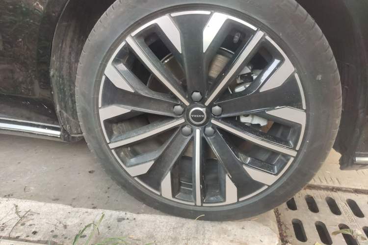 Used Volvo S90 2026 B5 Zhiyuan Luxury Edition Right Front Wheel Hub