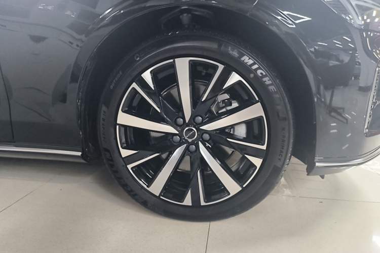 Used Volvo S90 2026 B5 Zhiyuan Luxury Edition Right Front Wheel Hub