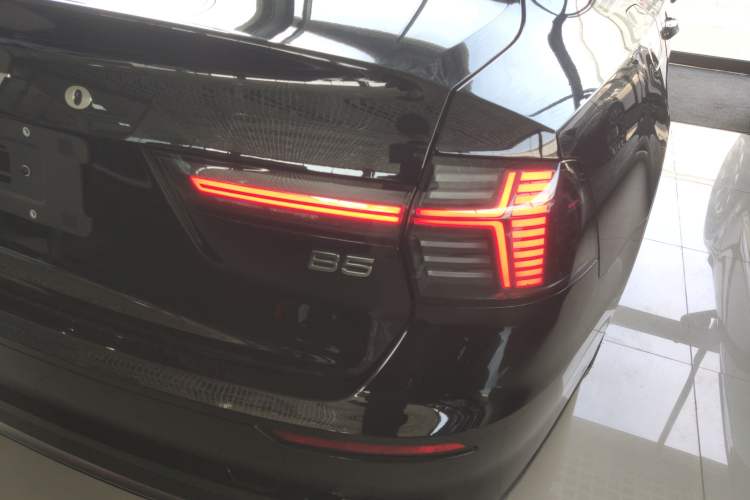Used Volvo S90 2026 B5 Zhiyi Luxury Edition Right Rear Taillight