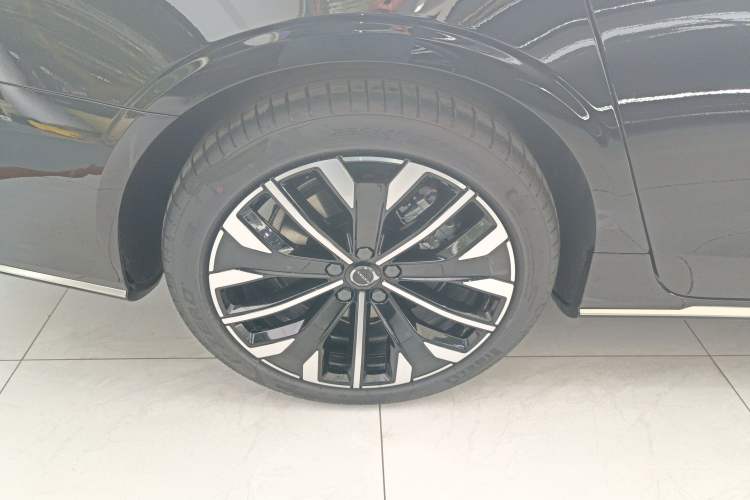 Used Volvo S90 2026 B5 Zhiyuan Luxury Edition Right Rear Wheel Hub