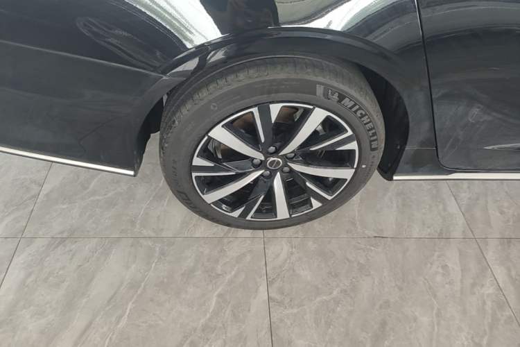 Used Volvo S90 2026 B5 Zhiyi Luxury Edition Right Rear Wheel Hub