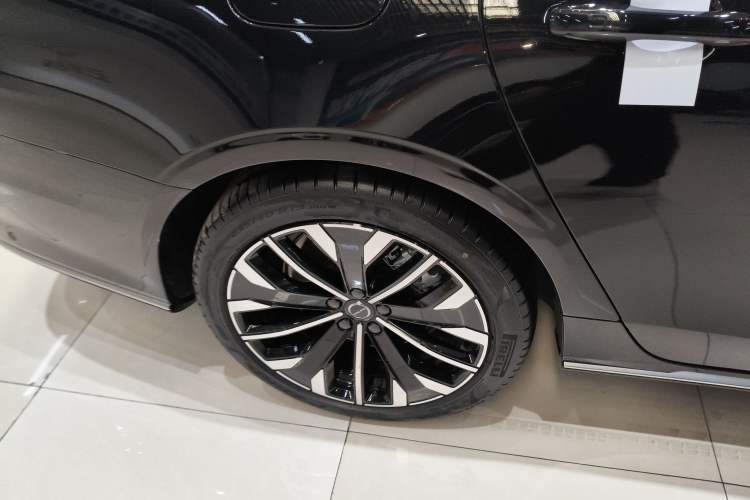 Used Volvo S90 2026 B5 Zhiyuan Luxury Edition Right Rear Wheel Hub
