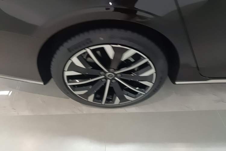 Used Volvo S90 2026 B5 Zhiyuan Luxury Edition Right Rear Wheel Hub