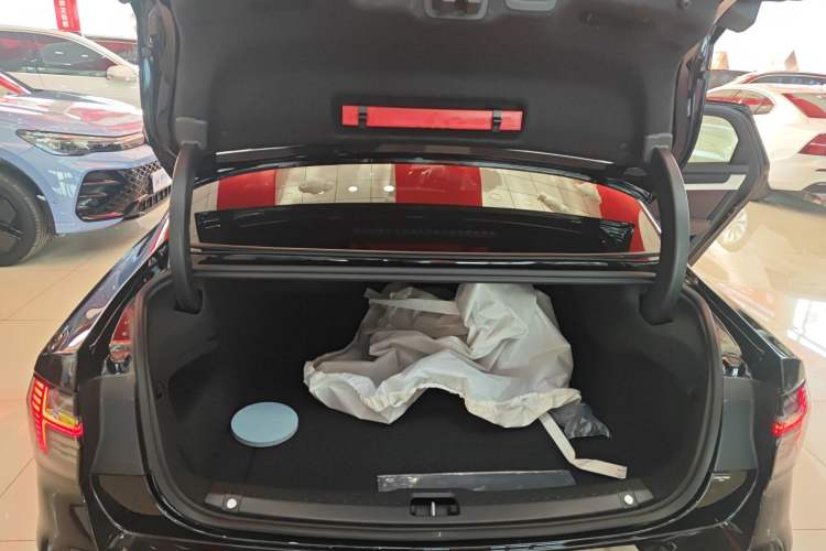 Used Volvo S90 2026 B5 Zhiyuan Luxury Edition Trunk
