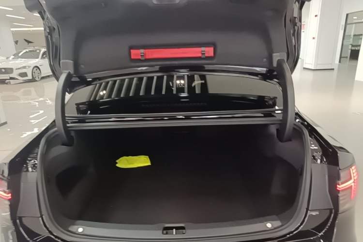 Used Volvo S90 2026 B5 Zhiyuan Luxury Edition Trunk