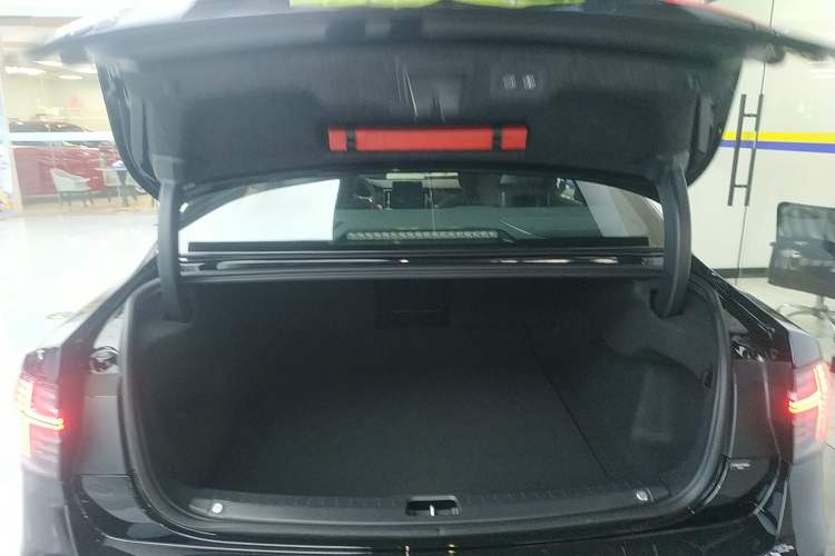 Used Volvo S90 2026 B5 Zhiyi Luxury Edition Trunk