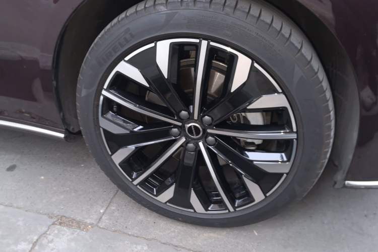 Used Volvo S90 2026 B5 Zhiyuan Luxury Edition Right Front Wheel Hub