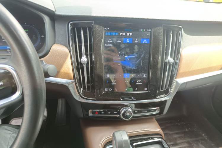 Used Volvo S90 New Energy 2022 T8 eDrive Hybrid Luxury Edition Audio And AC Panel
