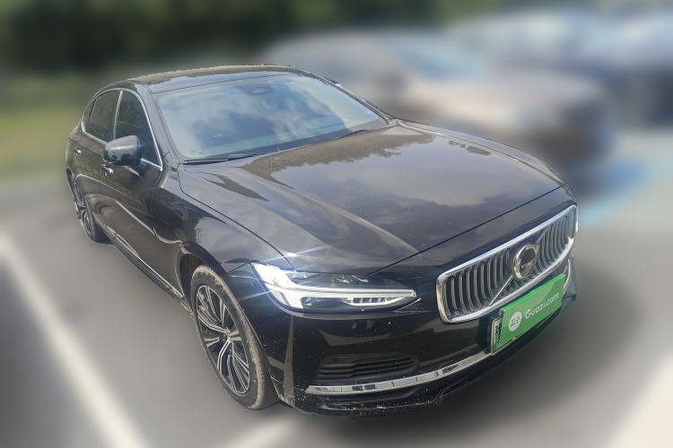 Used Volvo S90 New Energy 2022 T8 eDrive Hybrid Luxury Edition Front Right 45 Deg