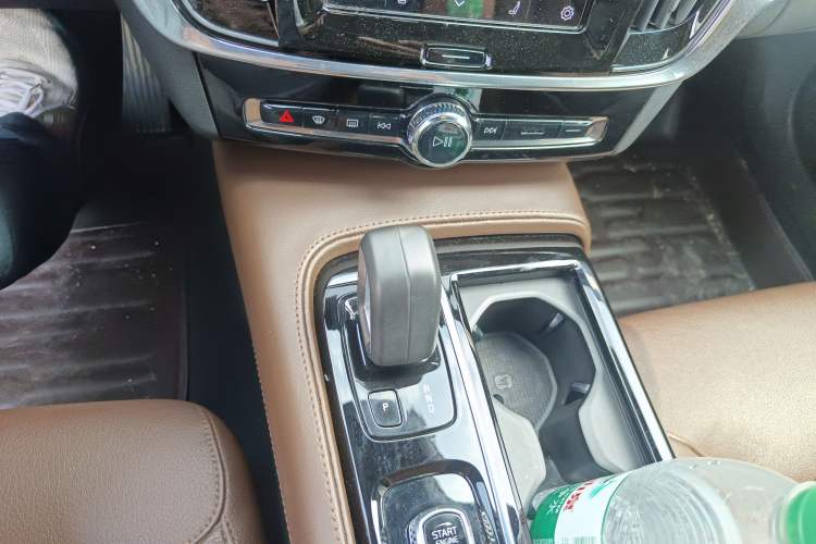 Used Volvo S90 New Energy 2022 T8 eDrive Hybrid Luxury Edition Gear Lever