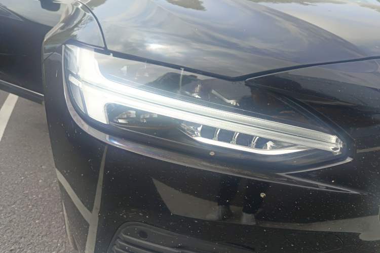 Used Volvo S90 New Energy 2022 T8 eDrive Hybrid Luxury Edition Right Front Headlight
