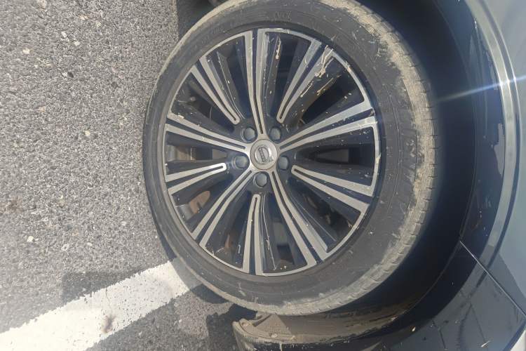 Used Volvo S90 New Energy 2022 T8 eDrive Hybrid Luxury Edition Right Front Wheel Hub