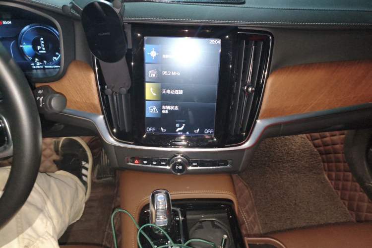 Used Volvo S90 New Energy 2019 T8 E-Drive Hybrid Intelligent Luxury Version China V Standard Audio And AC Panel