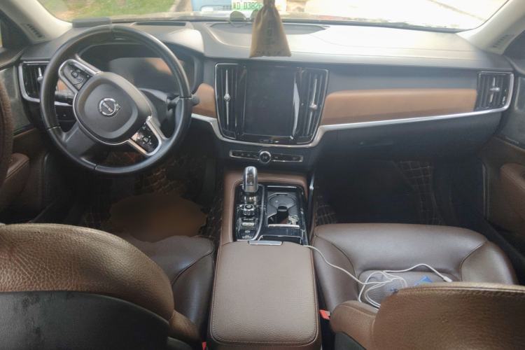 Used Volvo S90 New Energy 2019 T8 E-Drive Hybrid Intelligent Luxury Version China V Standard Center Console