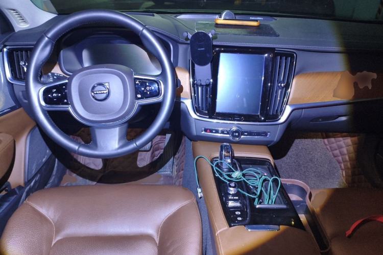 Used Volvo S90 New Energy 2019 T8 E-Drive Hybrid Intelligent Luxury Version China V Standard Center Console