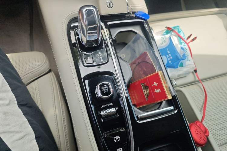 Used Volvo S90 New Energy 2019 T8 E-Drive Hybrid Honor Edition 3 Seats China V Standard Gear Lever