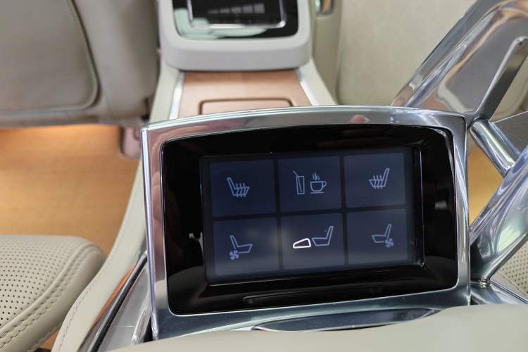 Used Volvo S90 New Energy 2019 T8 E-Drive Hybrid Honor Edition 3 Seats China VI Standard Interior 1