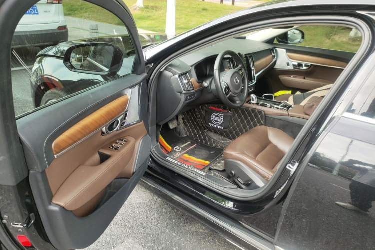 Used Volvo S90 New Energy 2019 T8 E-Drive Hybrid Intelligent Luxury Version China V Standard Interior 3