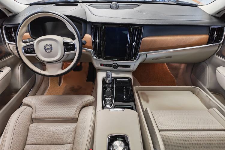 Used Volvo S90 New Energy 2019 T8 E-Drive Hybrid Honor Edition 3 Seats China VI Standard Interior 4