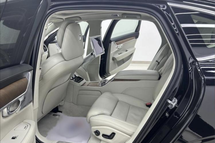 Used Volvo S90 New Energy 2019 T8 E-Drive Hybrid Honor Edition 3 Seats China VI Standard Interior 4
