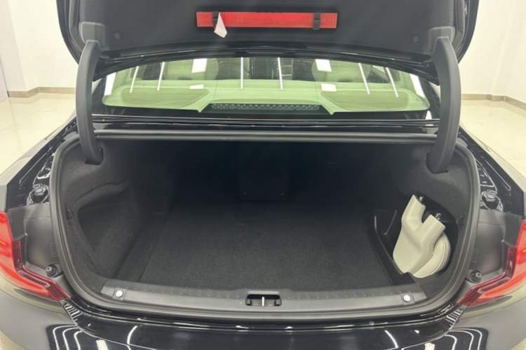Used Volvo S90 New Energy 2019 T8 E-Drive Hybrid Honor Edition 3 Seats China VI Standard Interior 5