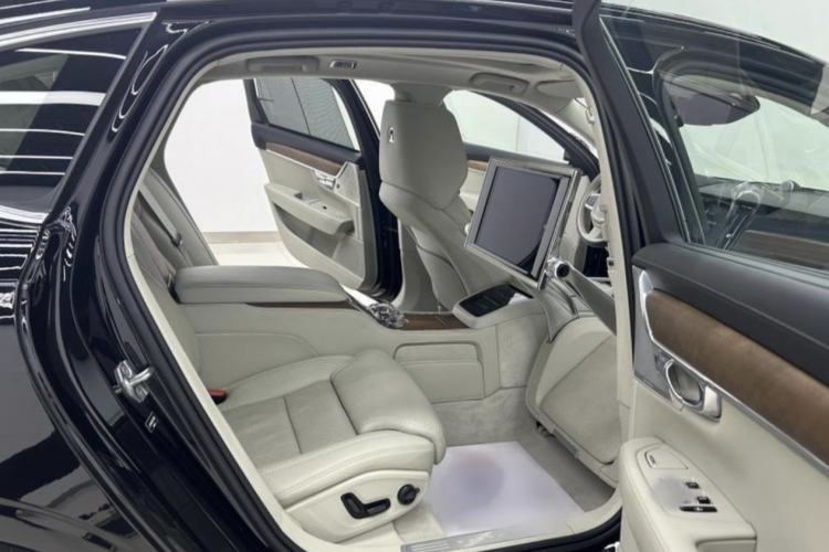 Used Volvo S90 New Energy 2019 T8 E-Drive Hybrid Honor Edition 3 Seats China VI Standard Interior 9