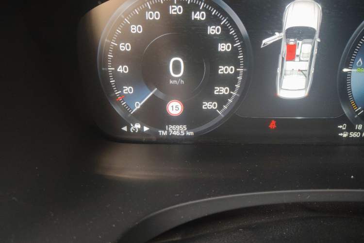 Used Volvo S90 New Energy 2019 T8 E-Drive Hybrid Intelligent Luxury Version China V Standard Odometer Close Up