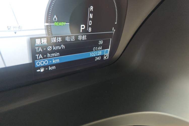 Used Volvo S90 New Energy 2019 T8 E-Drive Hybrid Honor Edition 3 Seats China V Standard Odometer Close Up