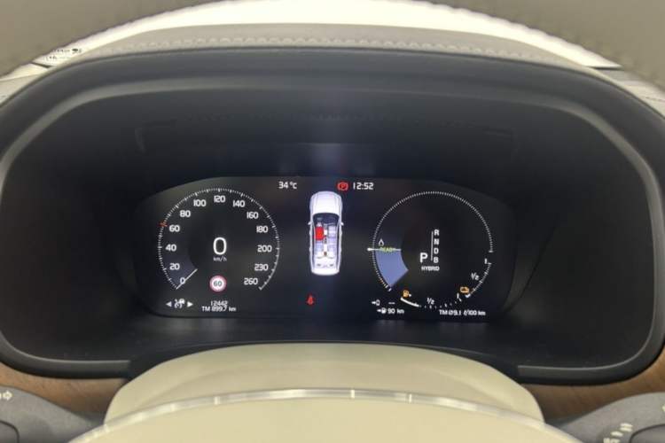 Used Volvo S90 New Energy 2019 T8 E-Drive Hybrid Honor Edition 3 Seats China VI Standard Odometer Close Up