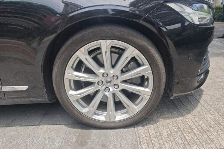 Used Volvo S90 New Energy 2019 T8 E-Drive Hybrid Honor Edition 3 Seats China V Standard Right Front Wheel Hub