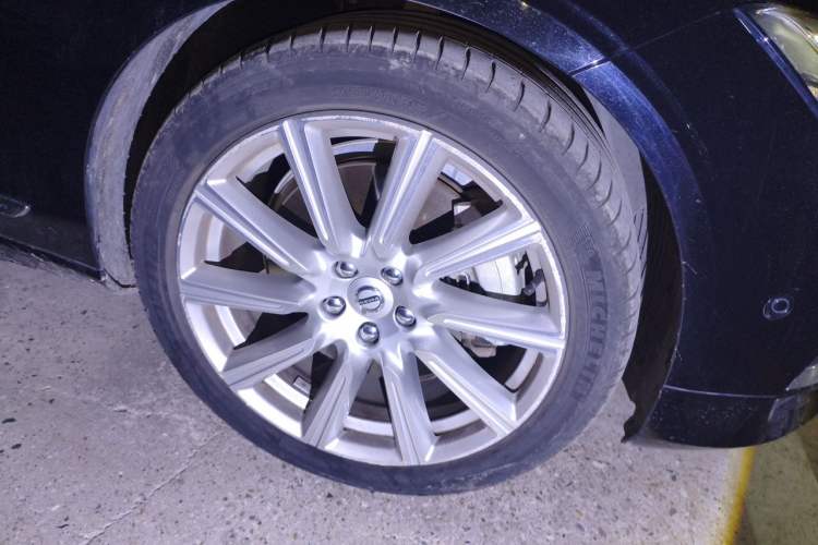 Used Volvo S90 New Energy 2019 T8 E-Drive Hybrid Intelligent Luxury Version China V Standard Right Front Wheel Hub