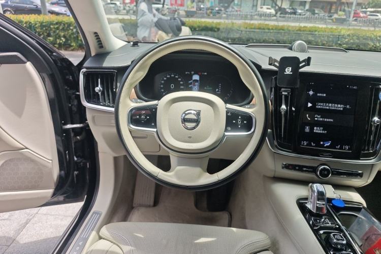Used Volvo S90 New Energy 2019 T8 E-Drive Hybrid Honor Edition 3 Seats China V Standard Steering Wheel