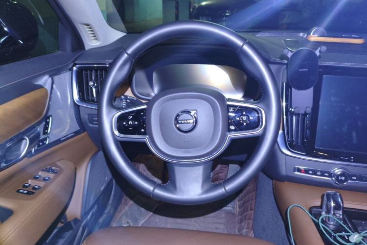 Used Volvo S90 New Energy 2019 T8 E-Drive Hybrid Intelligent Luxury Version China V Standard Steering Wheel