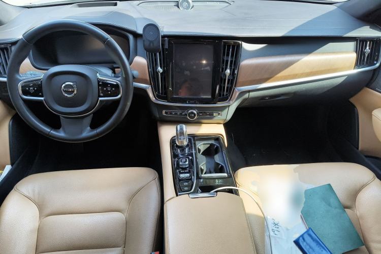 Used Volvo S90 New Energy 2019 T8 e-Drive Hybrid Intelligent Luxury Version China VI Standard Center Console