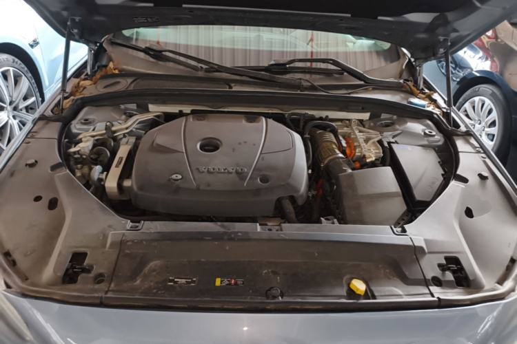 Used Volvo S90 New Energy 2019 T8 e-Drive Hybrid Intelligent Luxury Version China VI Standard Engine Bay